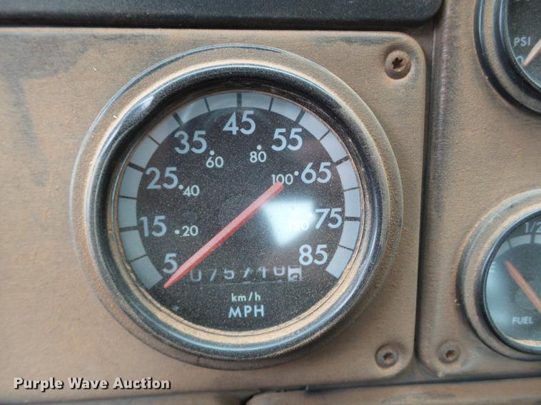 image for item BJ9922 1993 Freightliner FLD112 semi truck