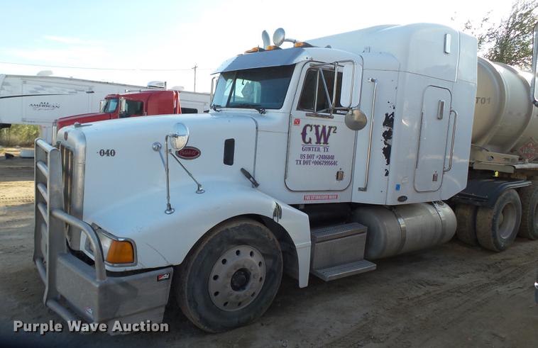 image for item BJ9932 1999 Peterbilt 377 semi truck