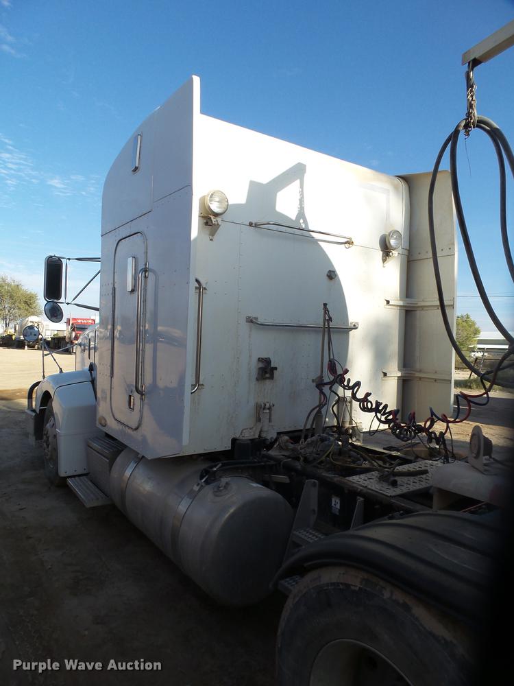 image for item BJ9932 1999 Peterbilt 377 semi truck