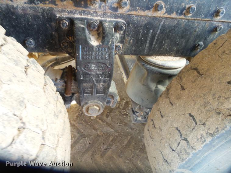 image for item BJ9932 1999 Peterbilt 377 semi truck