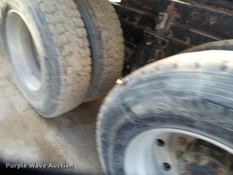 image for item BJ9932 1999 Peterbilt 377 semi truck