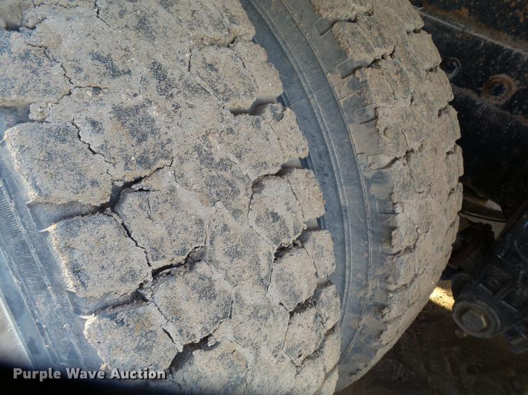 image for item BJ9932 1999 Peterbilt 377 semi truck