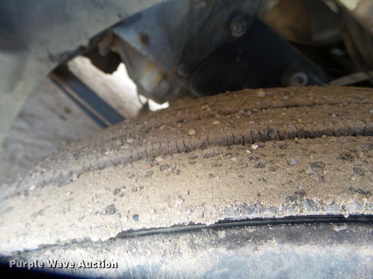 image for item BJ9932 1999 Peterbilt 377 semi truck