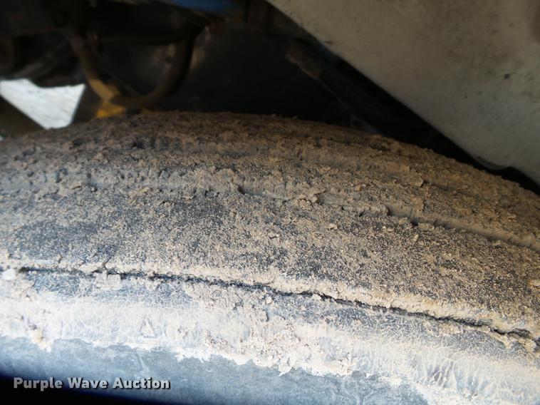 image for item BJ9932 1999 Peterbilt 377 semi truck