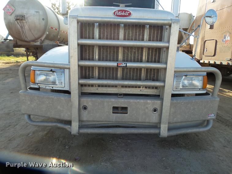 image for item BJ9932 1999 Peterbilt 377 semi truck
