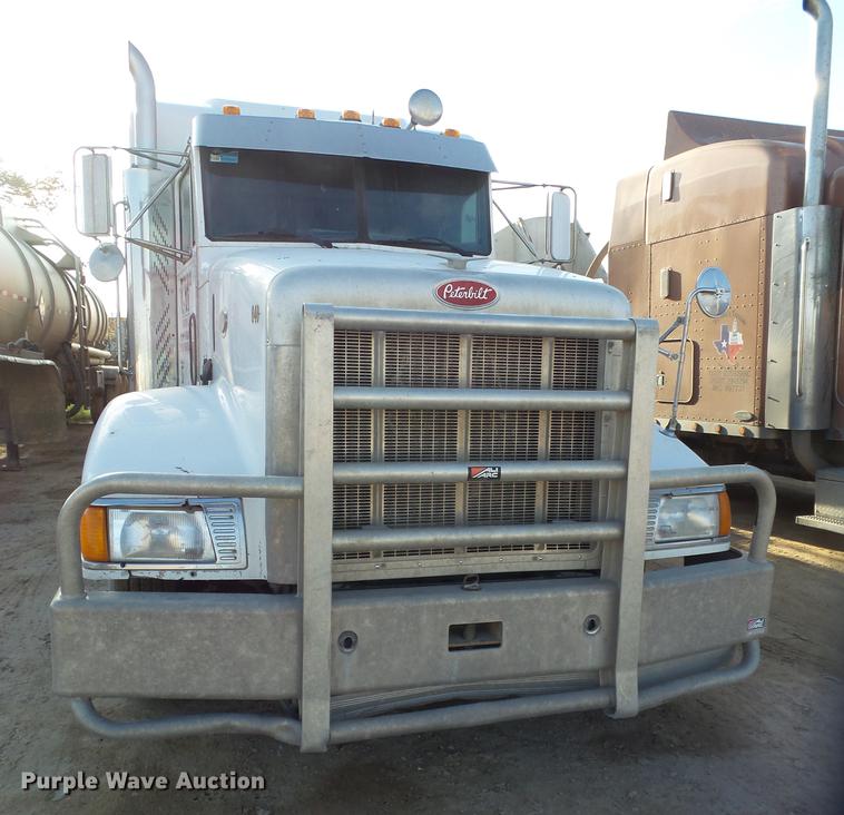 image for item BJ9932 1999 Peterbilt 377 semi truck
