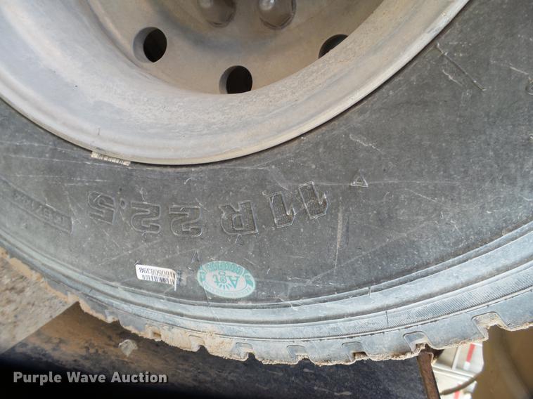 image for item BJ9932 1999 Peterbilt 377 semi truck