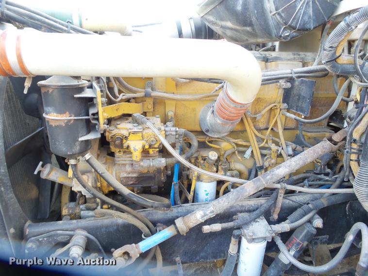 image for item BJ9932 1999 Peterbilt 377 semi truck