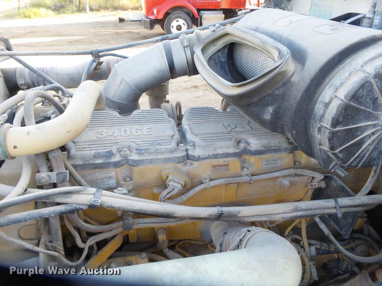 image for item BJ9932 1999 Peterbilt 377 semi truck