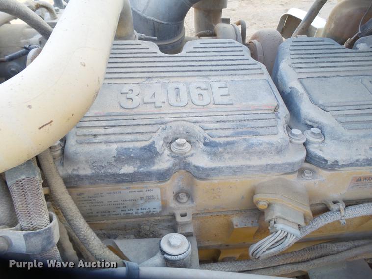 image for item BJ9932 1999 Peterbilt 377 semi truck