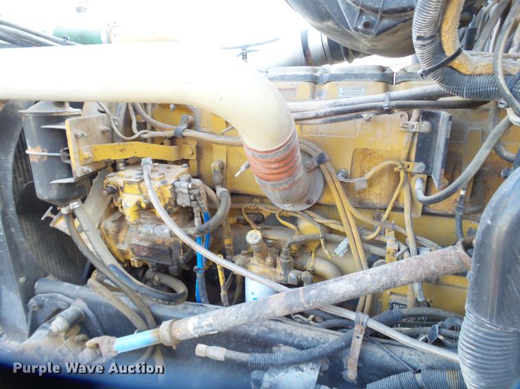 image for item BJ9932 1999 Peterbilt 377 semi truck