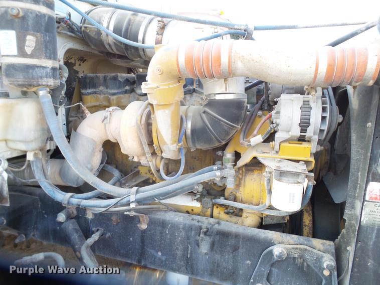 image for item BJ9932 1999 Peterbilt 377 semi truck