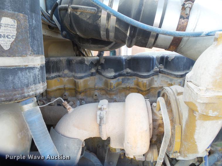 image for item BJ9932 1999 Peterbilt 377 semi truck