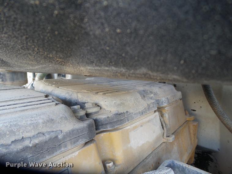 image for item BJ9932 1999 Peterbilt 377 semi truck