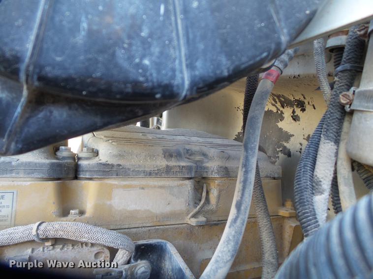 image for item BJ9932 1999 Peterbilt 377 semi truck