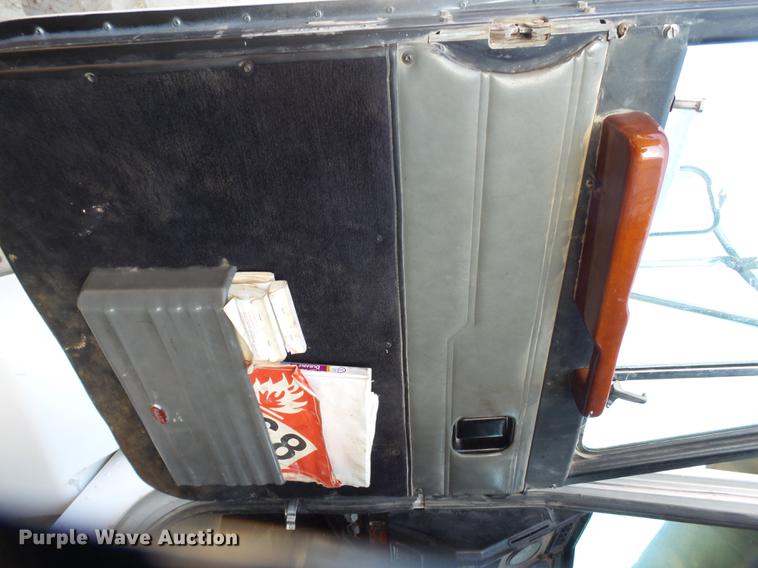 image for item BJ9932 1999 Peterbilt 377 semi truck