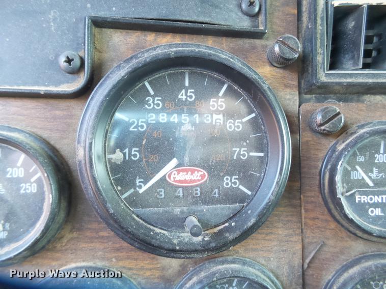 image for item BJ9932 1999 Peterbilt 377 semi truck