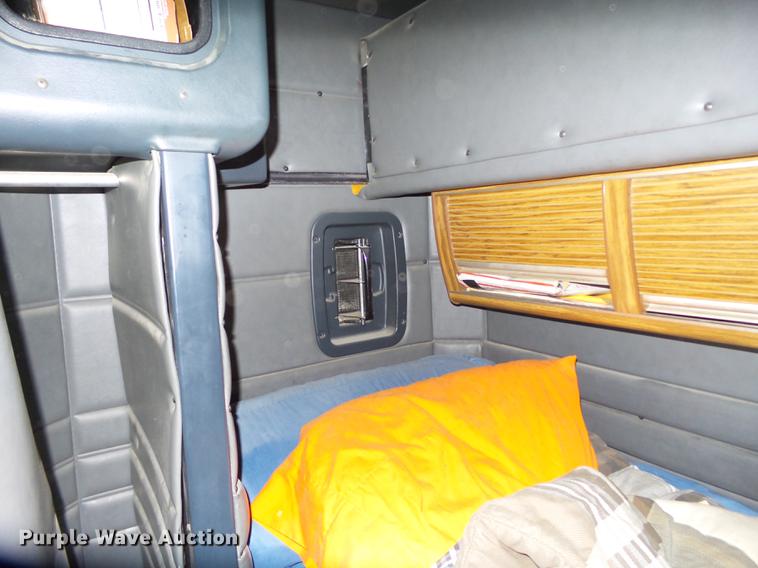 image for item BJ9932 1999 Peterbilt 377 semi truck