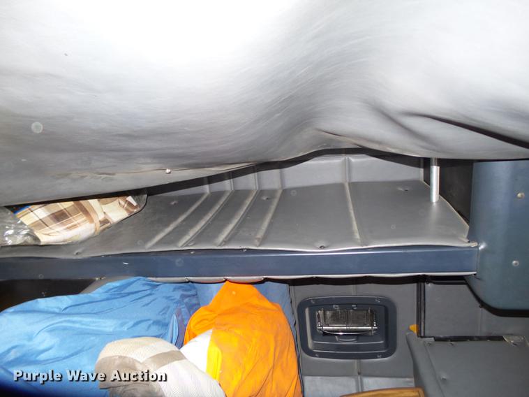 image for item BJ9932 1999 Peterbilt 377 semi truck