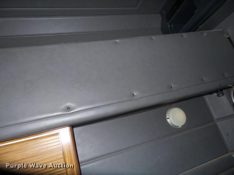 image for item BJ9932 1999 Peterbilt 377 semi truck