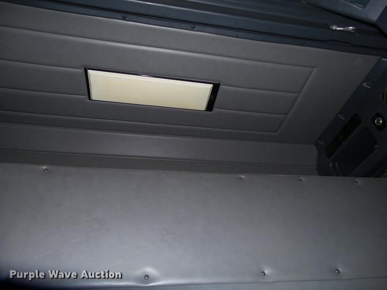 image for item BJ9932 1999 Peterbilt 377 semi truck