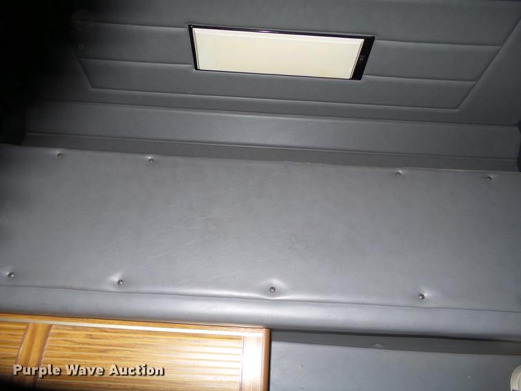 image for item BJ9932 1999 Peterbilt 377 semi truck