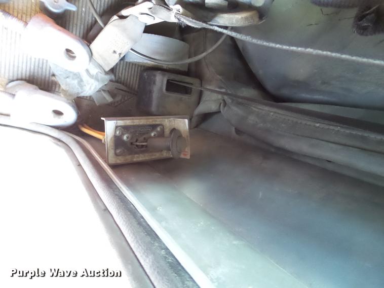 image for item BJ9932 1999 Peterbilt 377 semi truck