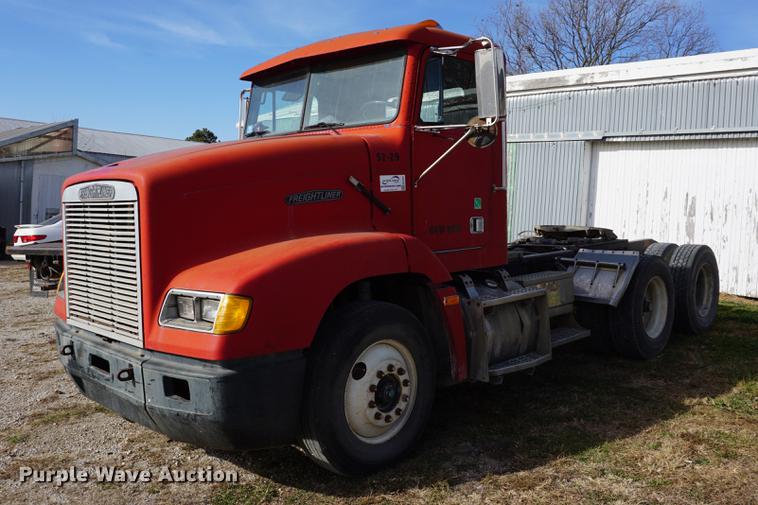 image for item DA1479 1991 Freightliner FLD112 semi truck