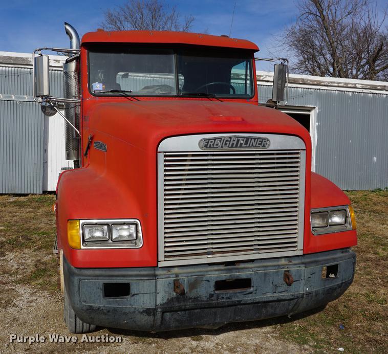 image for item DA1479 1991 Freightliner FLD112 semi truck