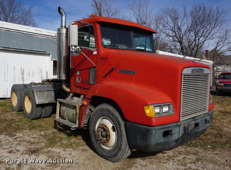 image for item DA1479 1991 Freightliner FLD112 semi truck