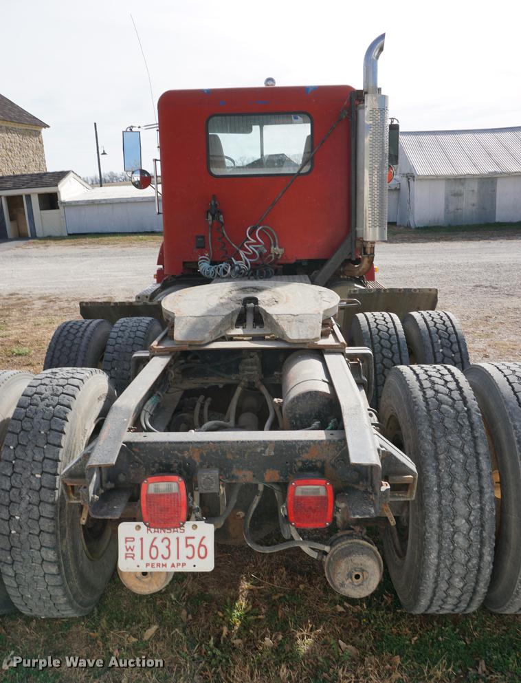 image for item DA1479 1991 Freightliner FLD112 semi truck