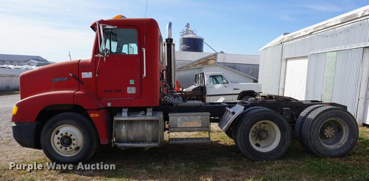 image for item DA1479 1991 Freightliner FLD112 semi truck