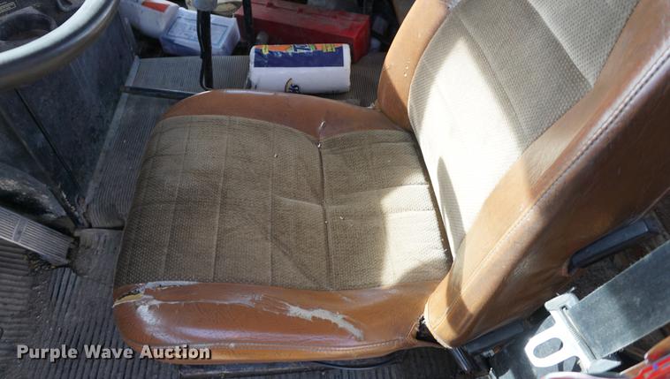 image for item DA1479 1991 Freightliner FLD112 semi truck