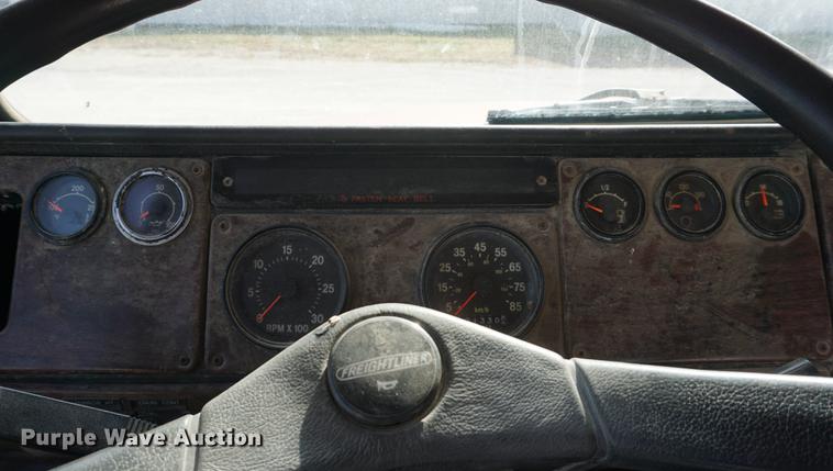 image for item DA1479 1991 Freightliner FLD112 semi truck