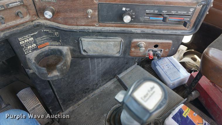 image for item DA1479 1991 Freightliner FLD112 semi truck