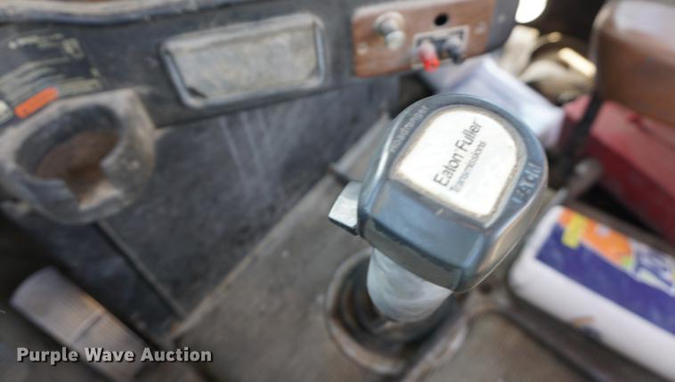 image for item DA1479 1991 Freightliner FLD112 semi truck