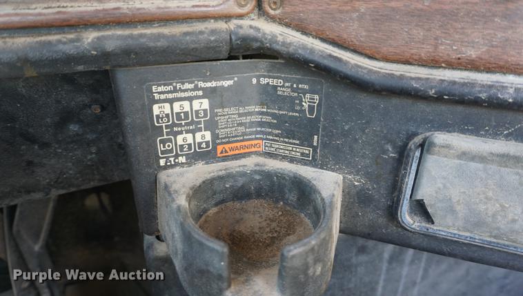 image for item DA1479 1991 Freightliner FLD112 semi truck