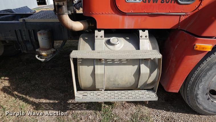 image for item DA1479 1991 Freightliner FLD112 semi truck