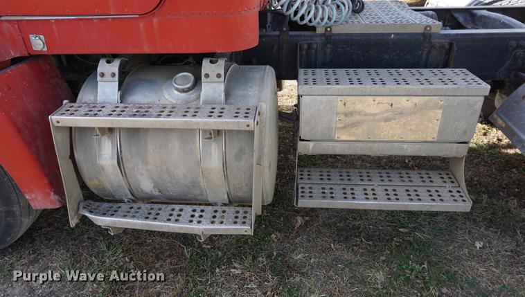 image for item DA1479 1991 Freightliner FLD112 semi truck