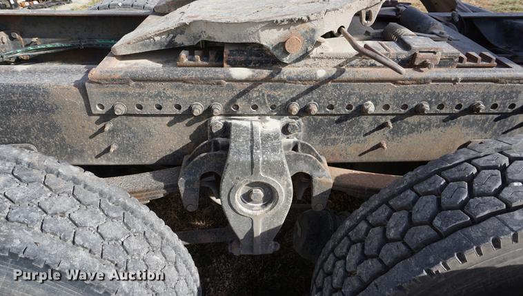 image for item DA1479 1991 Freightliner FLD112 semi truck