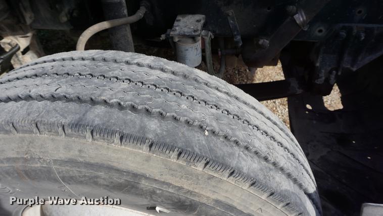 image for item DA1479 1991 Freightliner FLD112 semi truck