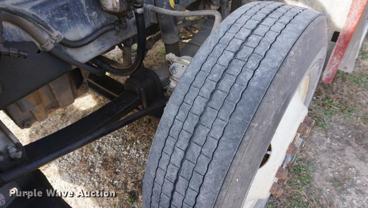 image for item DA1479 1991 Freightliner FLD112 semi truck