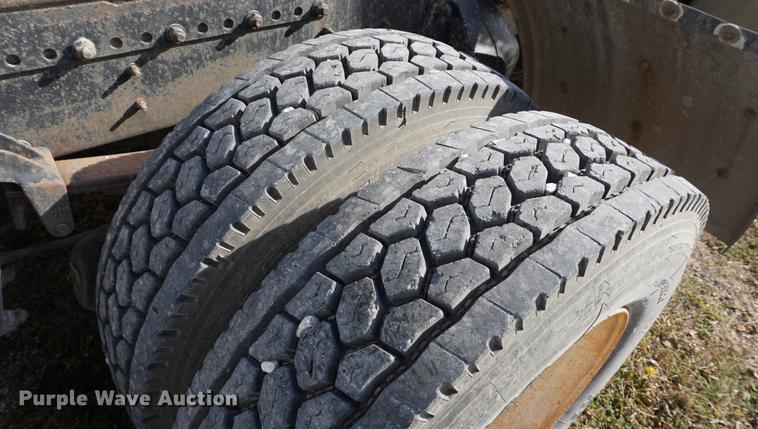 image for item DA1479 1991 Freightliner FLD112 semi truck