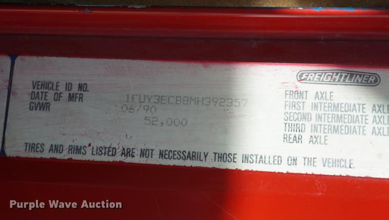 image for item DA1479 1991 Freightliner FLD112 semi truck