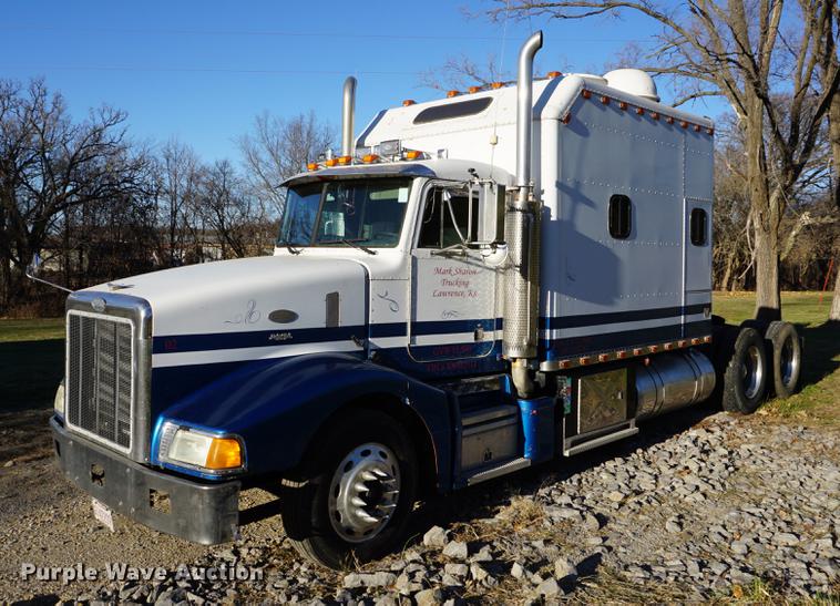 image for item DA1499 1999 Peterbilt 377 semi truck