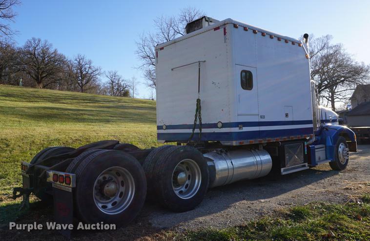 image for item DA1499 1999 Peterbilt 377 semi truck