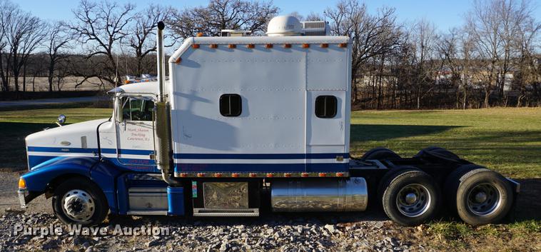 image for item DA1499 1999 Peterbilt 377 semi truck