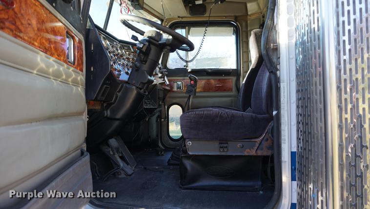 image for item DA1499 1999 Peterbilt 377 semi truck