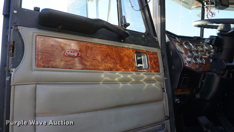 image for item DA1499 1999 Peterbilt 377 semi truck