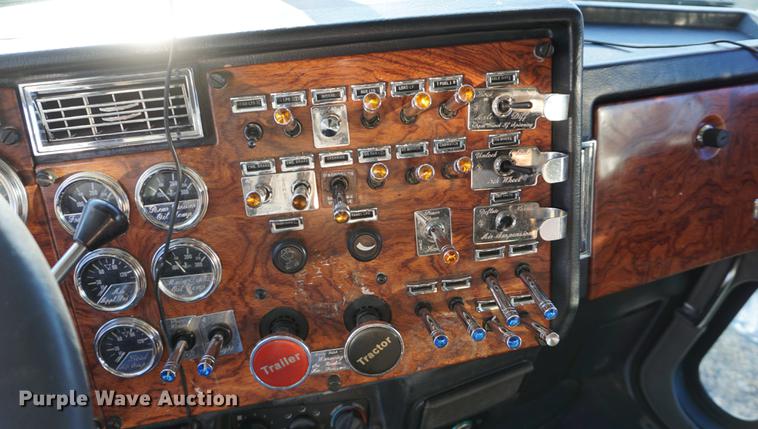 image for item DA1499 1999 Peterbilt 377 semi truck